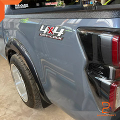4X4 DIFF LOCK SIDE REAR BODY ADHESIVE STICKER DECAL FIT ISUZU D-MAX PICKUP 20-25