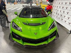 C8 Corvette COMBO/ROSWELL GREEN STEERING WHEEL&TEAM CORVETTE VINYL STRIPES