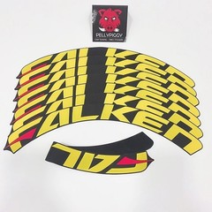 8pcs/lot Car Tire Decor Stickers Car Tuning Universal 3D Permanent PVC Joined