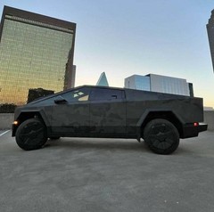 Cybertruck DIY PPF Paint Protection Film Wrap Color Change Matte Dark Gray Camo